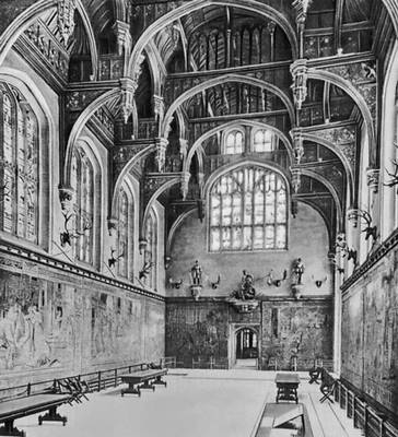 Холл во дворце Хэмптон-корт (Лондон)