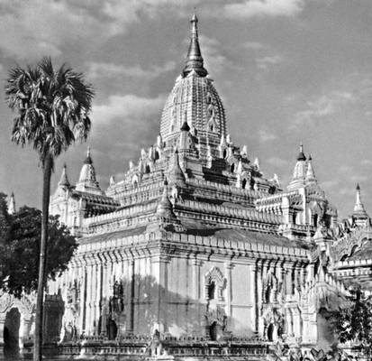 Храм Ананды в Пагане (Бирма)