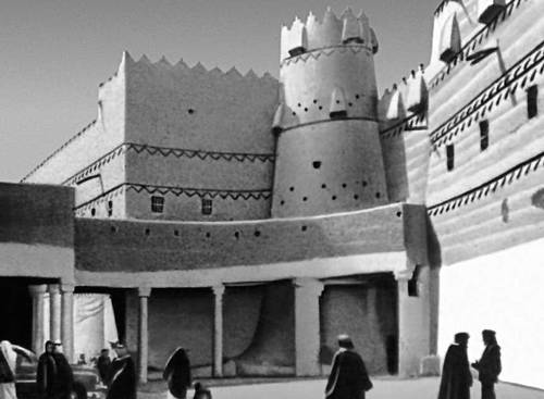 Эр-Рияд. Вход во дворец (Саудовская Аравия)